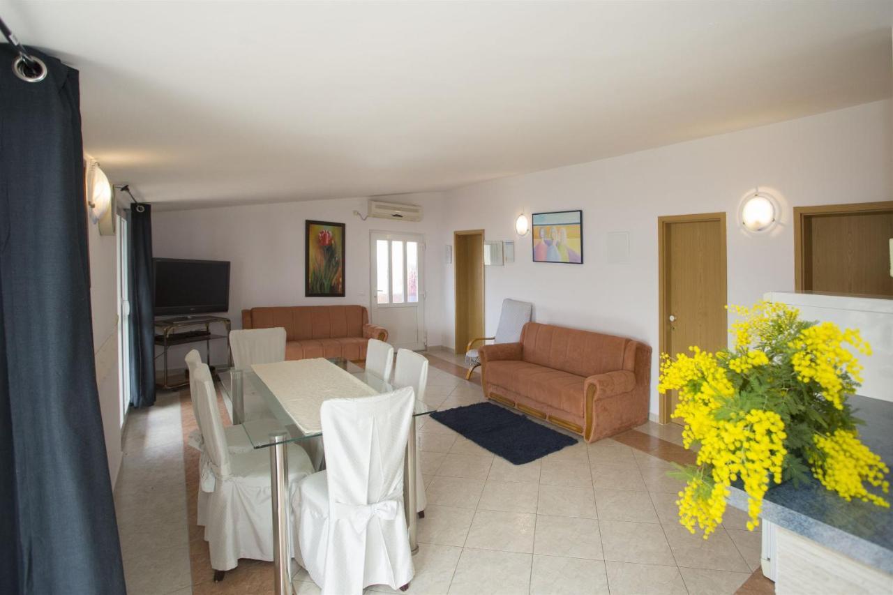 Apartments Gudelj トロギール エクステリア 写真