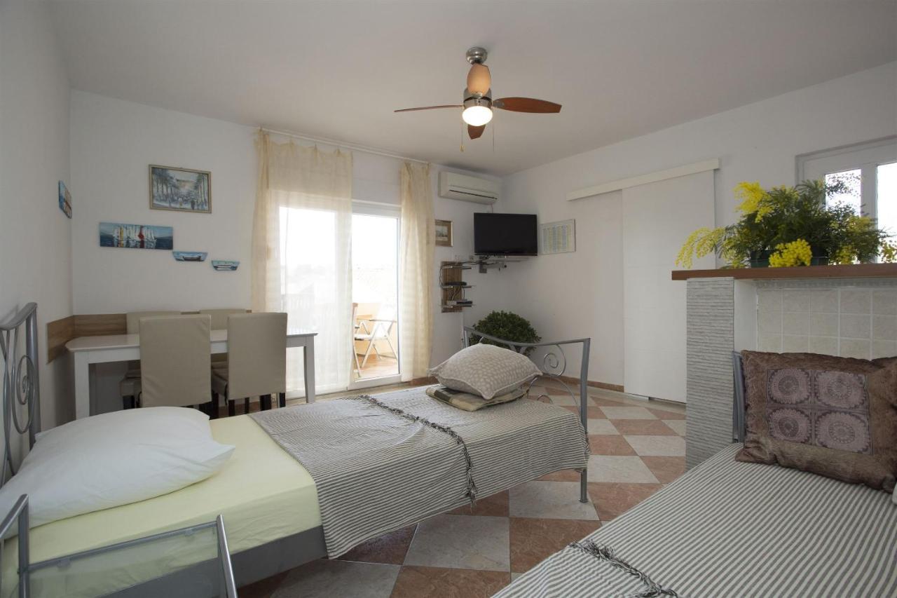 Apartments Gudelj トロギール エクステリア 写真