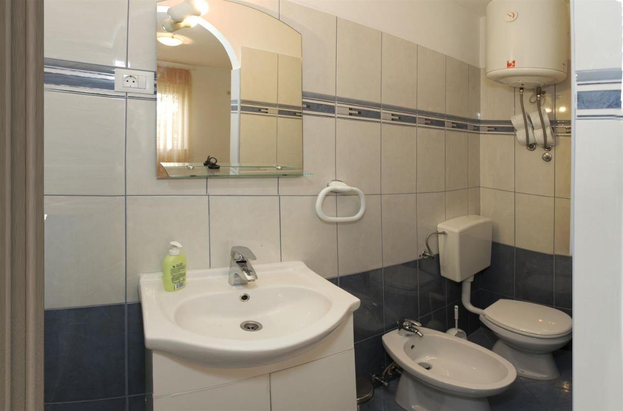 Apartments Gudelj トロギール エクステリア 写真
