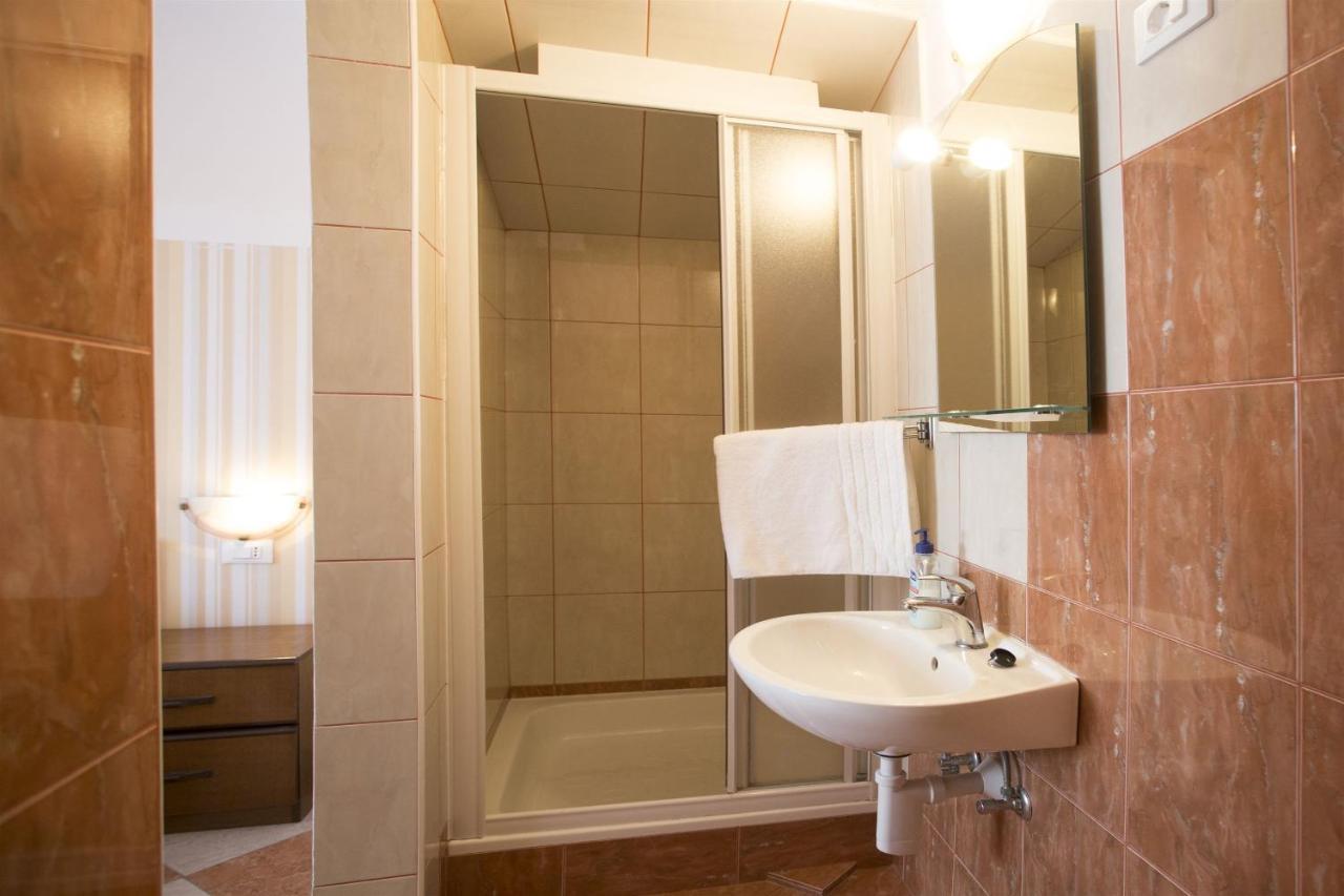 Apartments Gudelj トロギール エクステリア 写真