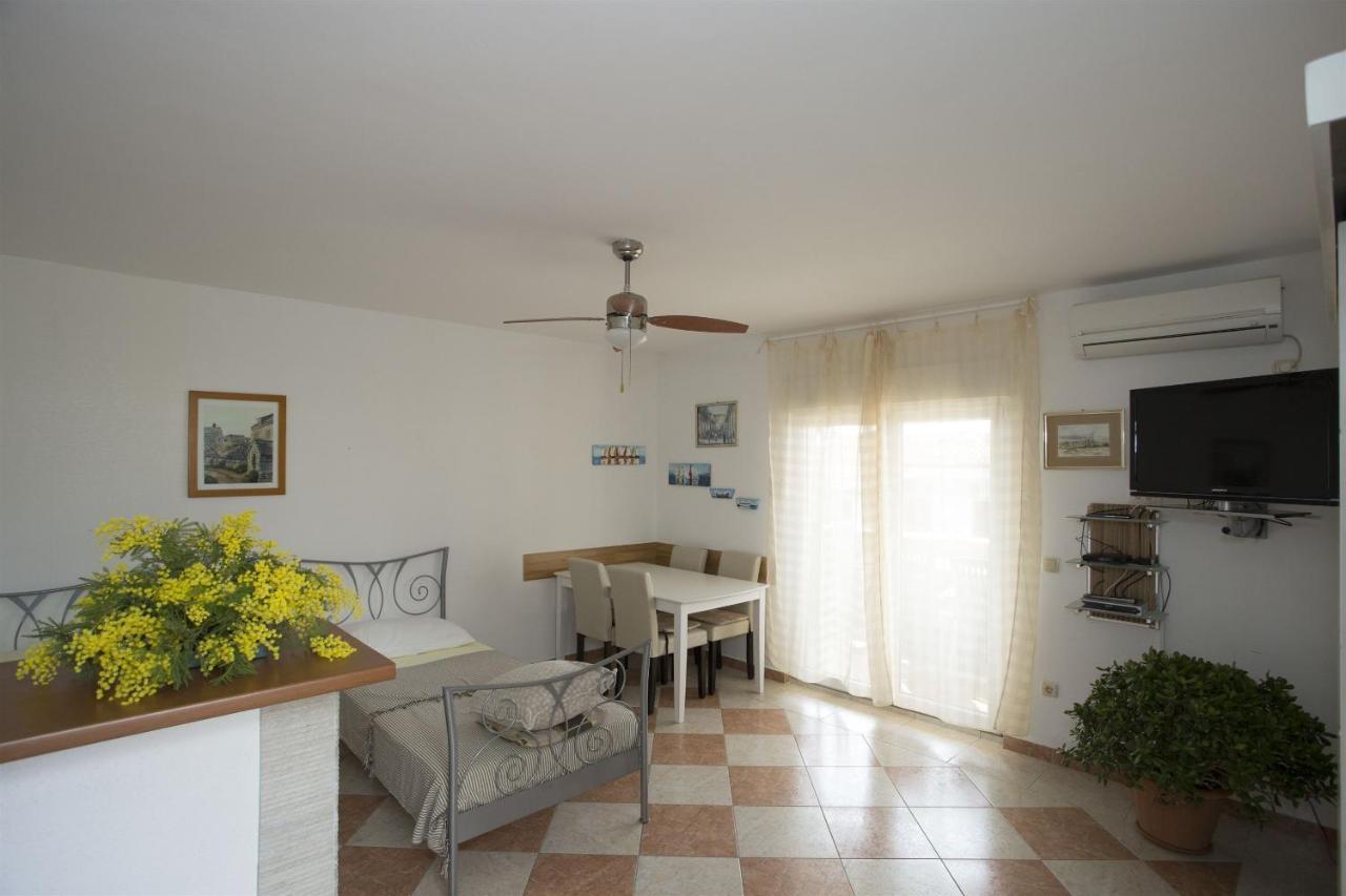 Apartments Gudelj トロギール エクステリア 写真