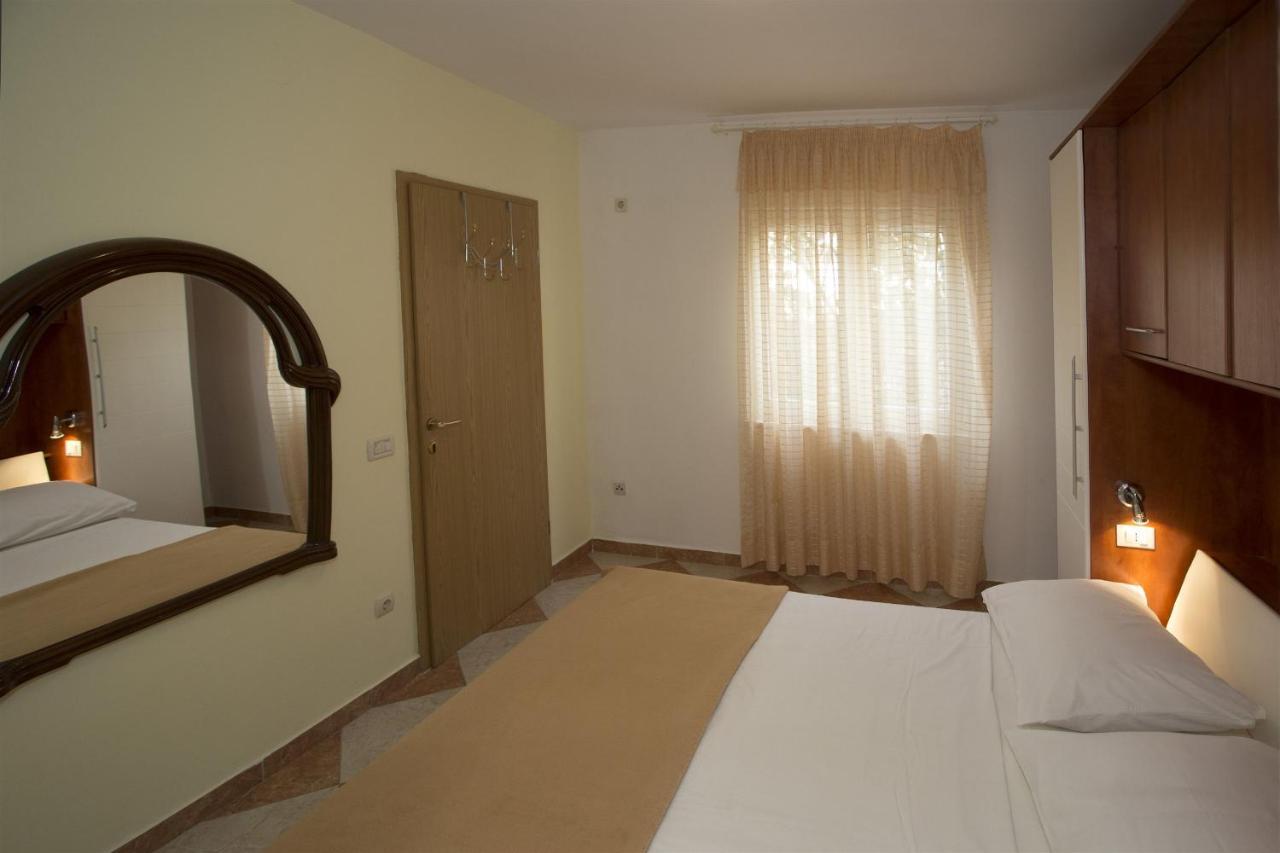 Apartments Gudelj トロギール エクステリア 写真
