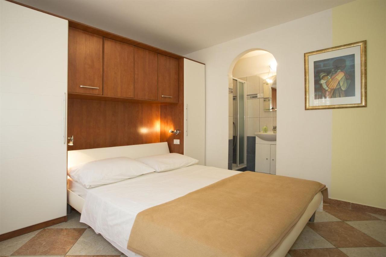 Apartments Gudelj トロギール エクステリア 写真