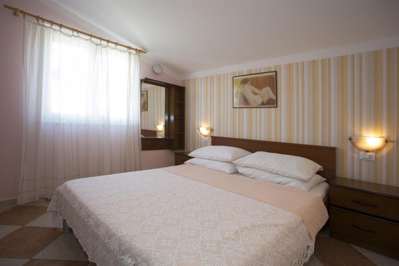 Apartments Gudelj トロギール エクステリア 写真