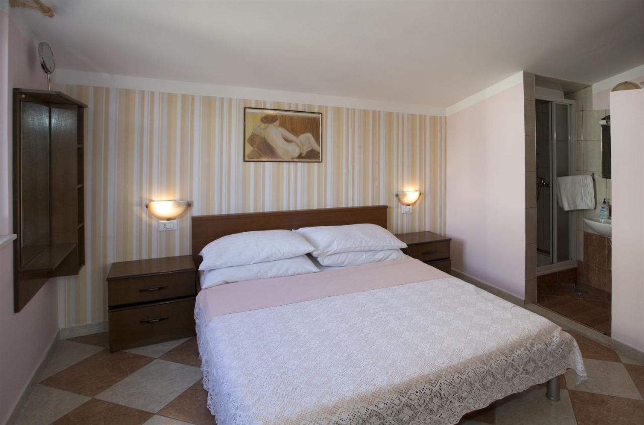 Apartments Gudelj トロギール エクステリア 写真