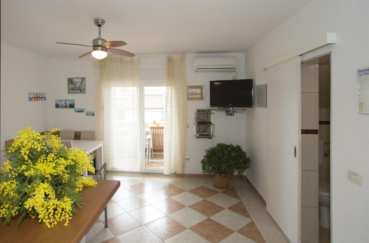 Apartments Gudelj トロギール エクステリア 写真