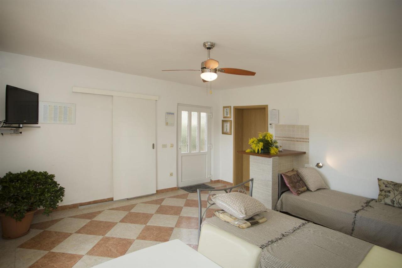 Apartments Gudelj トロギール エクステリア 写真