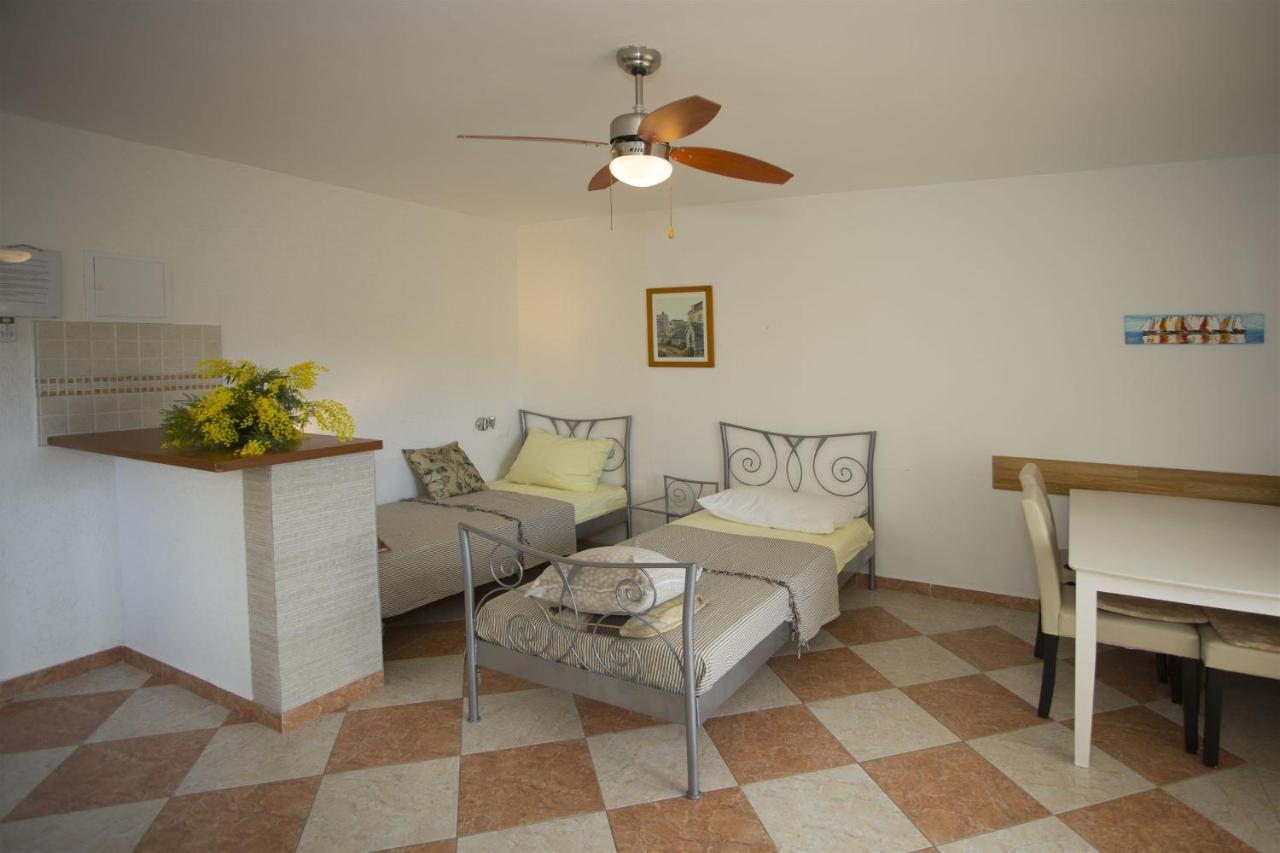 Apartments Gudelj トロギール エクステリア 写真